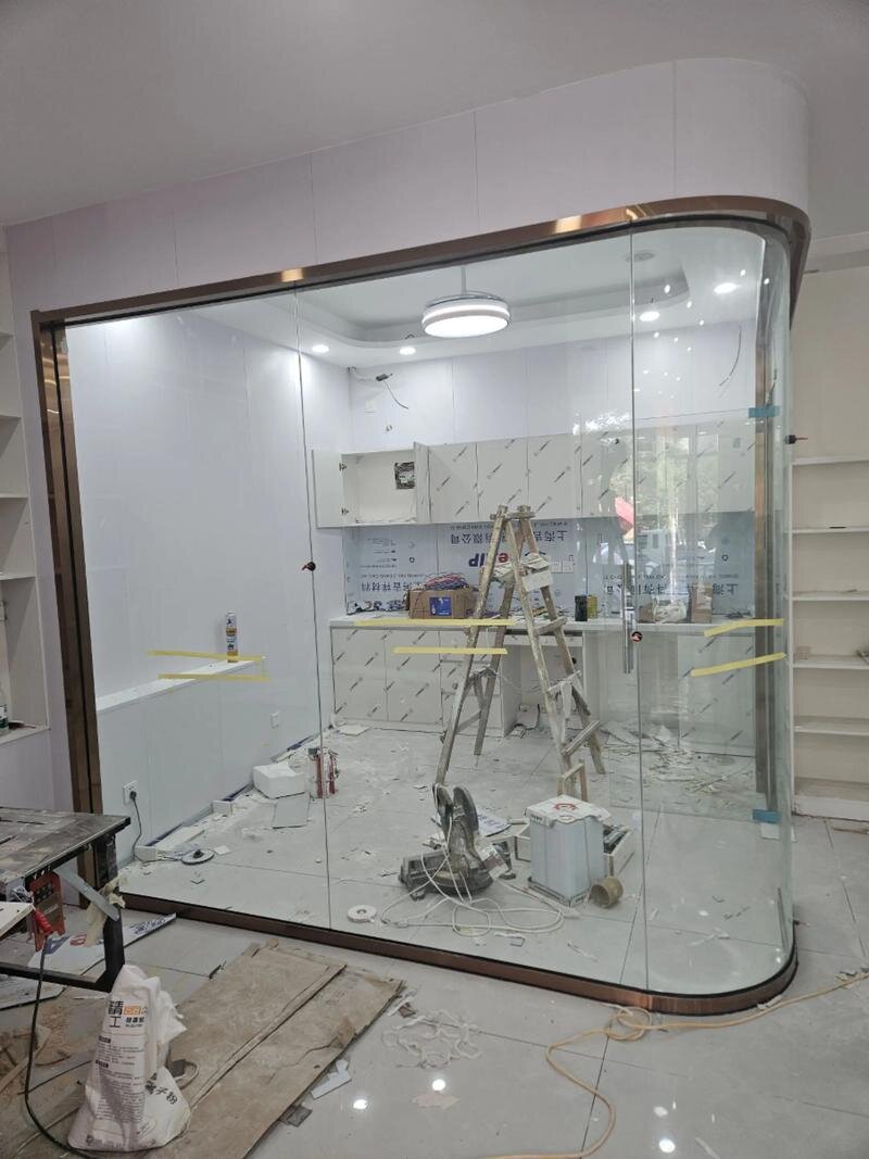 盘锦市钢化玻璃异形展柜玻璃 - 价格